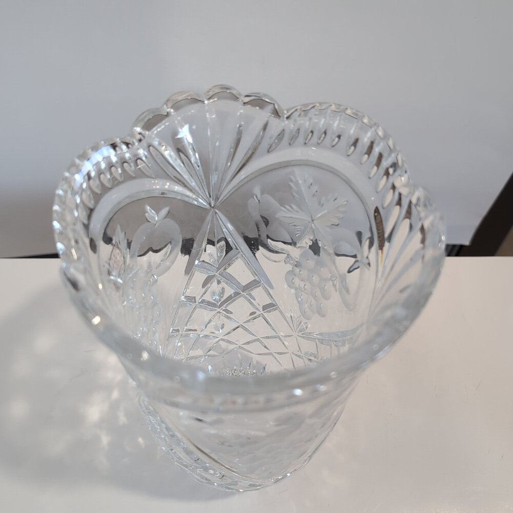 Fifth Ave Crystal Handcut Vase Full Lead Crystal Made In Poland 8.5" Tall. 5th - Picture 6 of 7